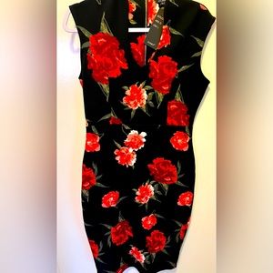 Vestido negro con flores rojas